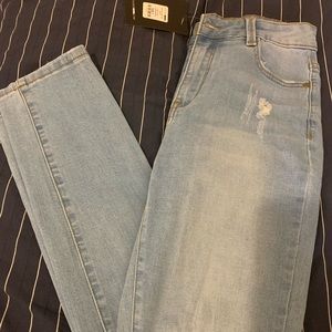 NEW FASHION NOVA JEANS SIZE 7